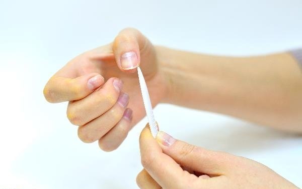 cleaning fingernails